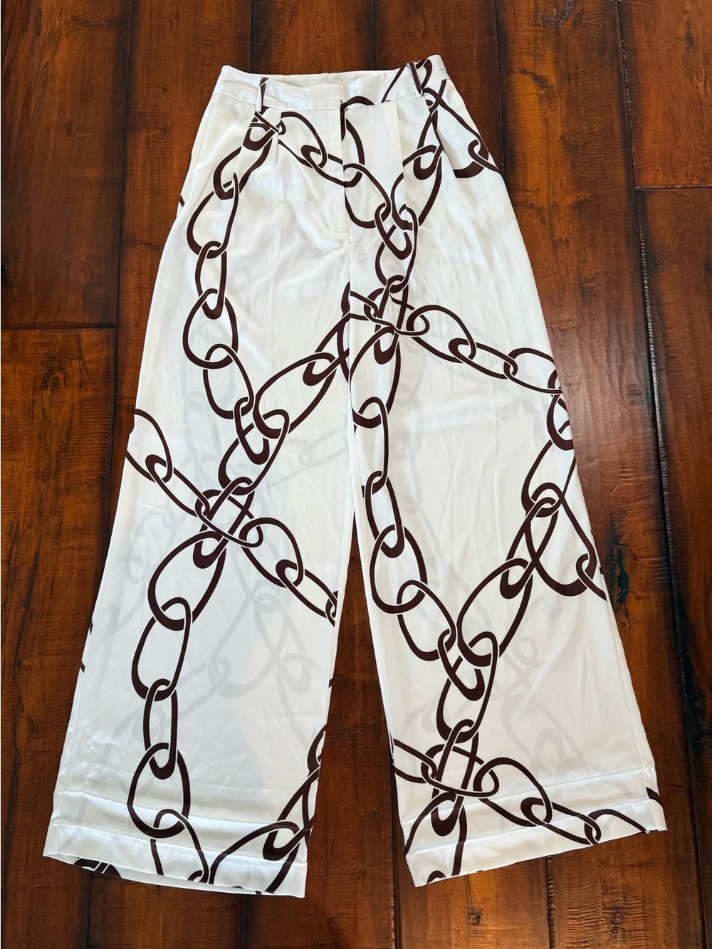 Worthington White Pants with Brown Chain Motif